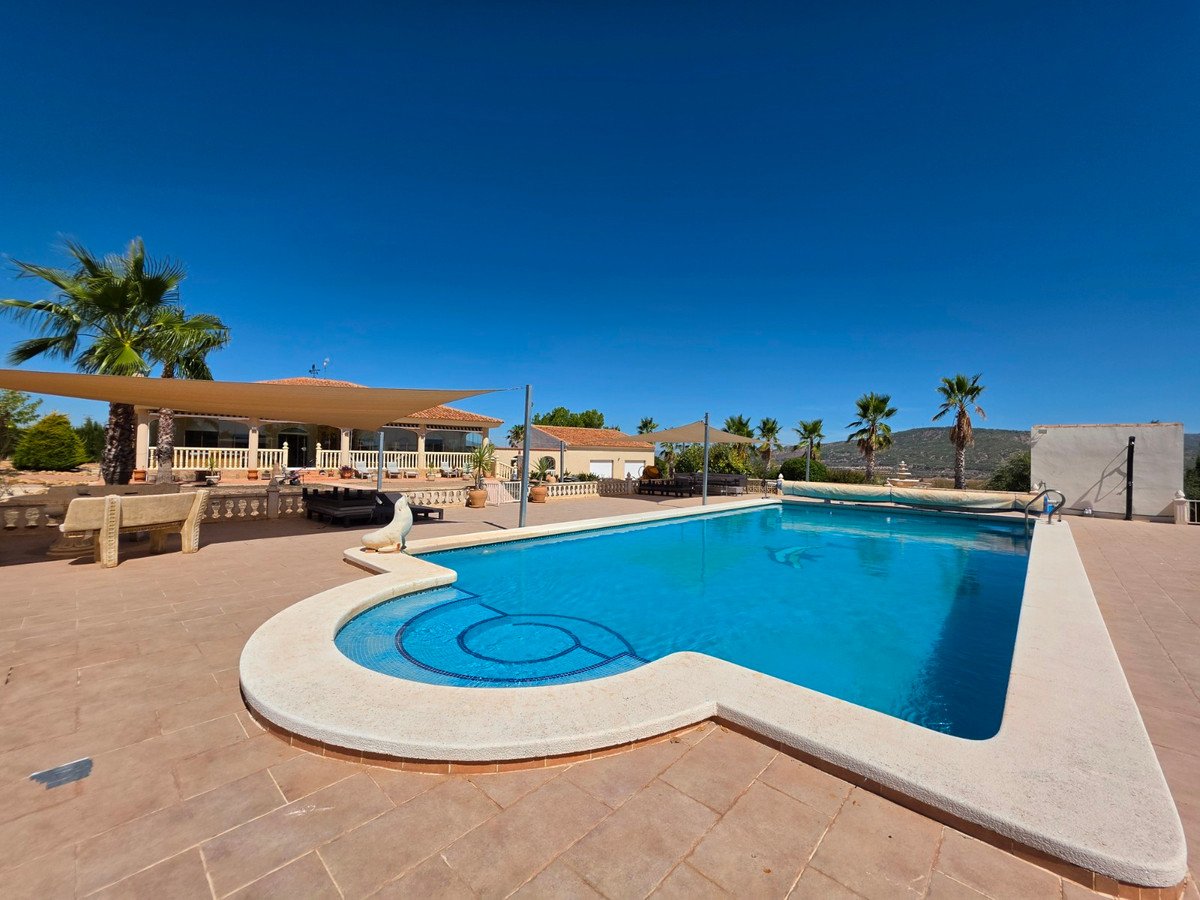 4 Bed Detached Villa in Pinoso