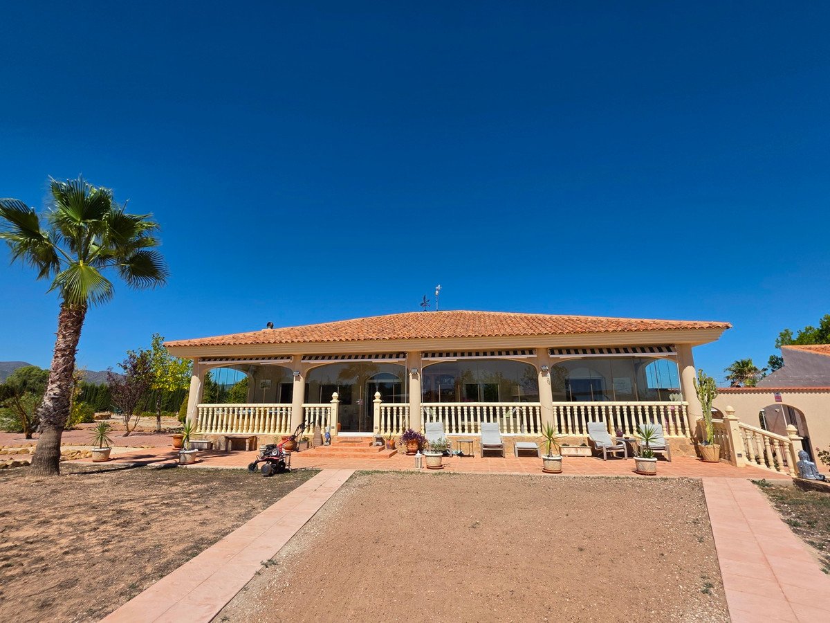 4 Bed Detached Villa in Pinoso