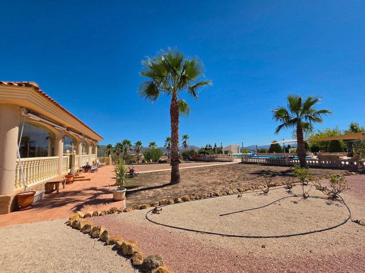 4 Bed Detached Villa in Pinoso