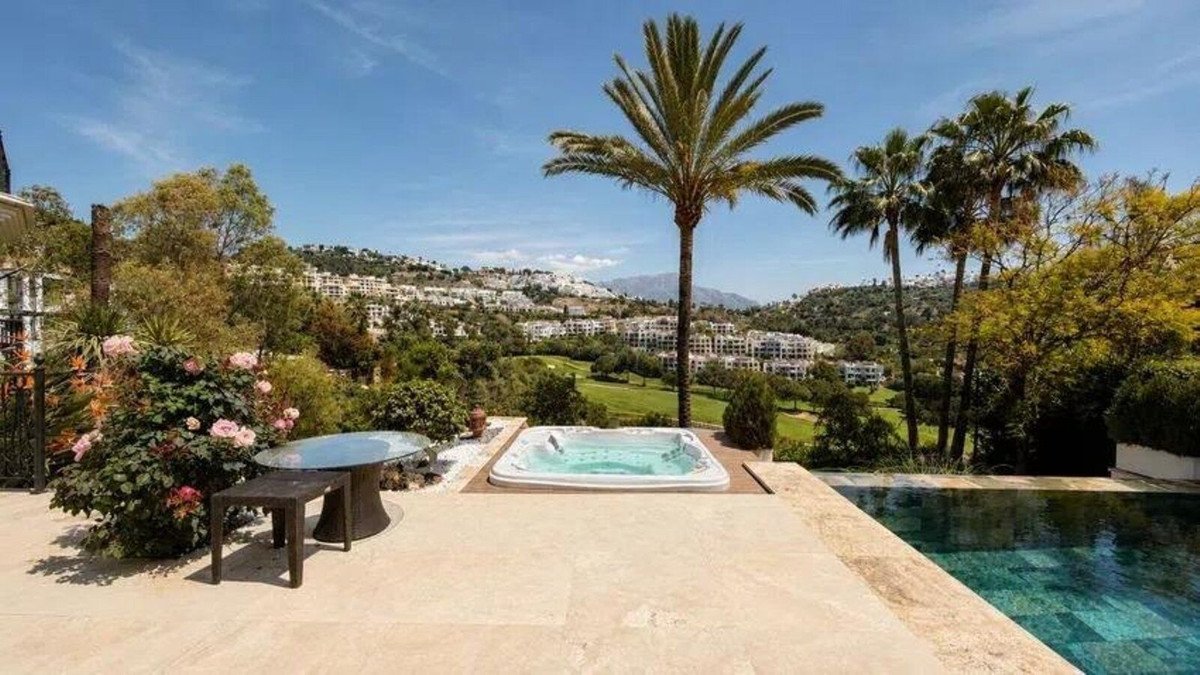 6 Bed Detached Villa in Los Arqueros