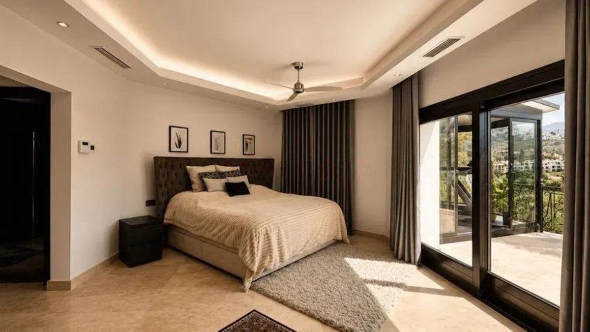 6 Bed Detached Villa in Los Arqueros