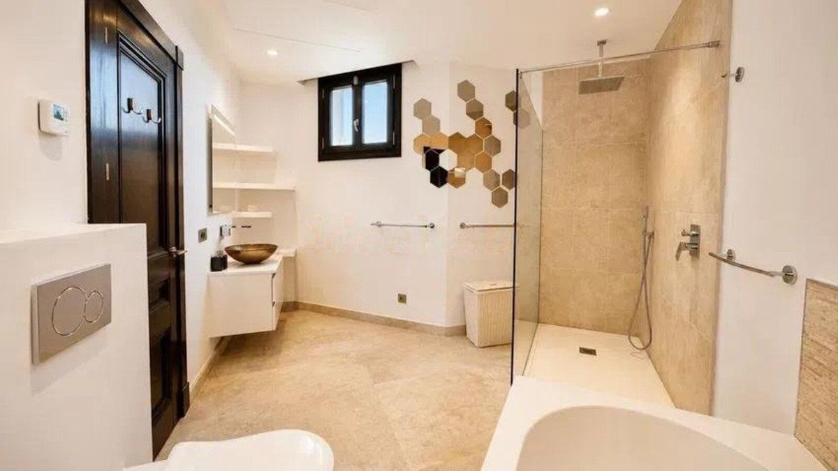 6 Bed Detached Villa in Los Arqueros