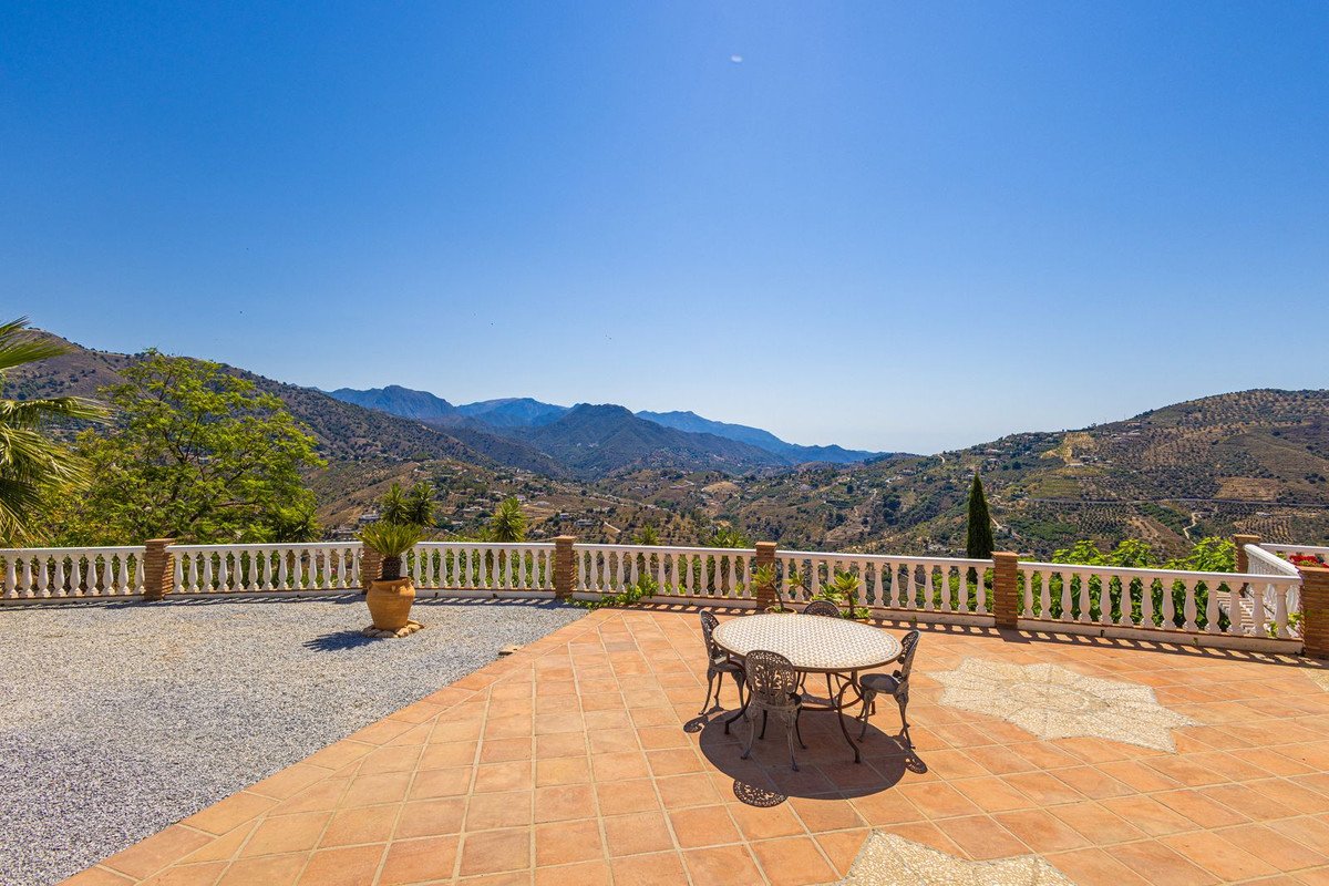 5 Bed Detached Villa in Cómpeta