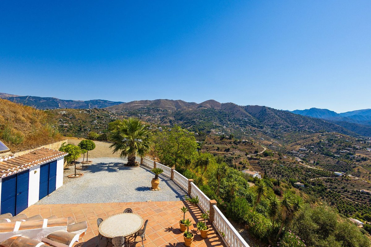 5 Bed Detached Villa in Cómpeta