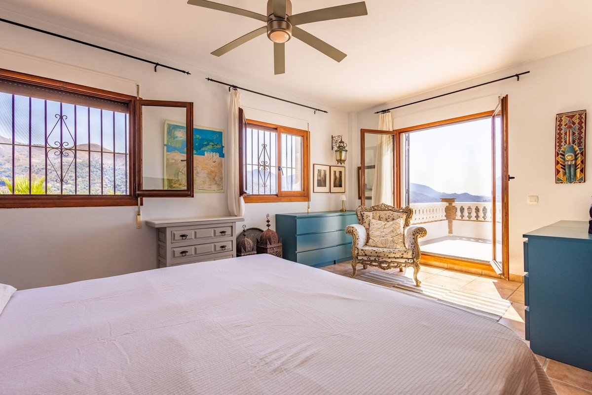 5 Bed Detached Villa in Cómpeta