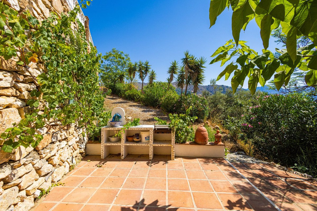 5 Bed Detached Villa in Cómpeta