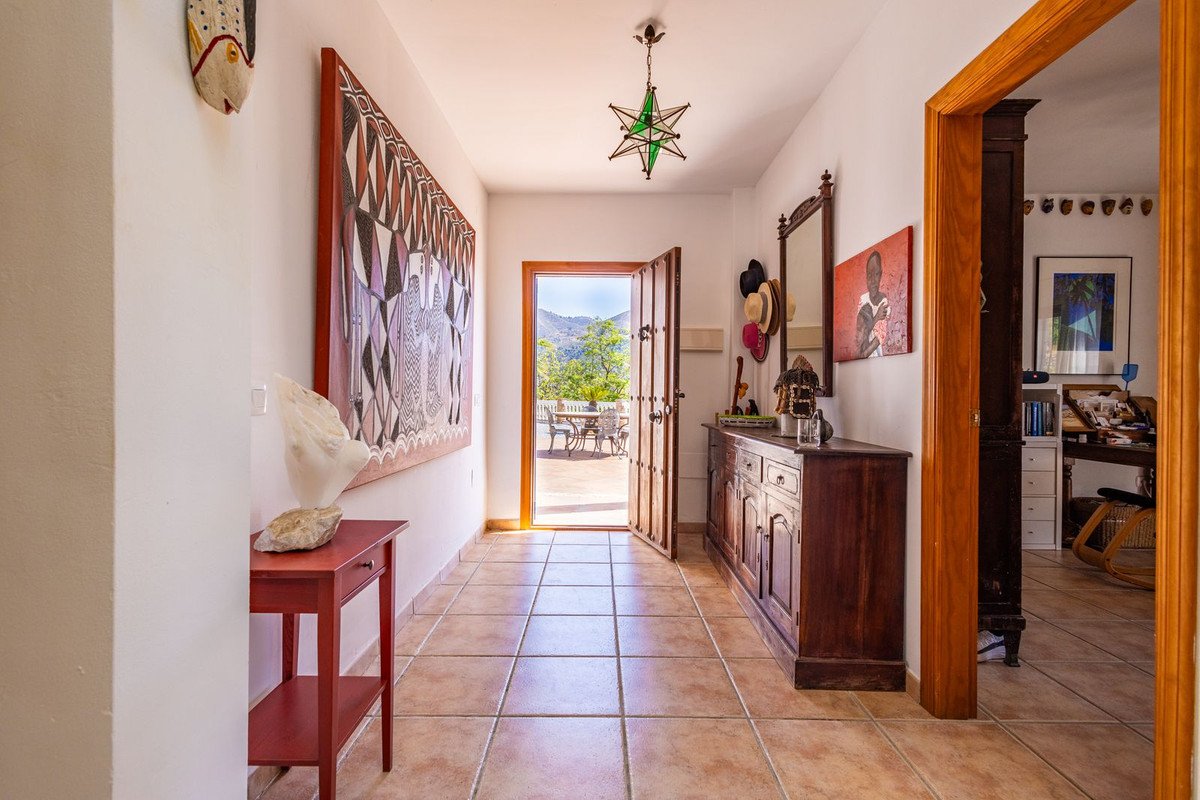 5 Bed Detached Villa in Cómpeta