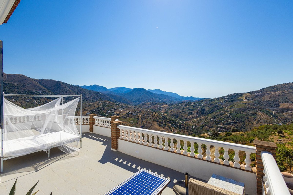5 Bed Detached Villa in Cómpeta