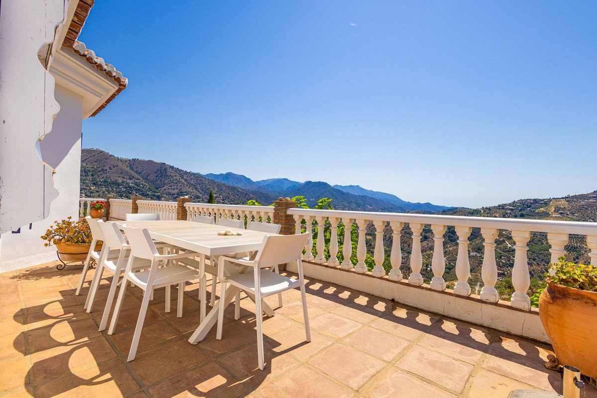 5 Bed Detached Villa in Cómpeta