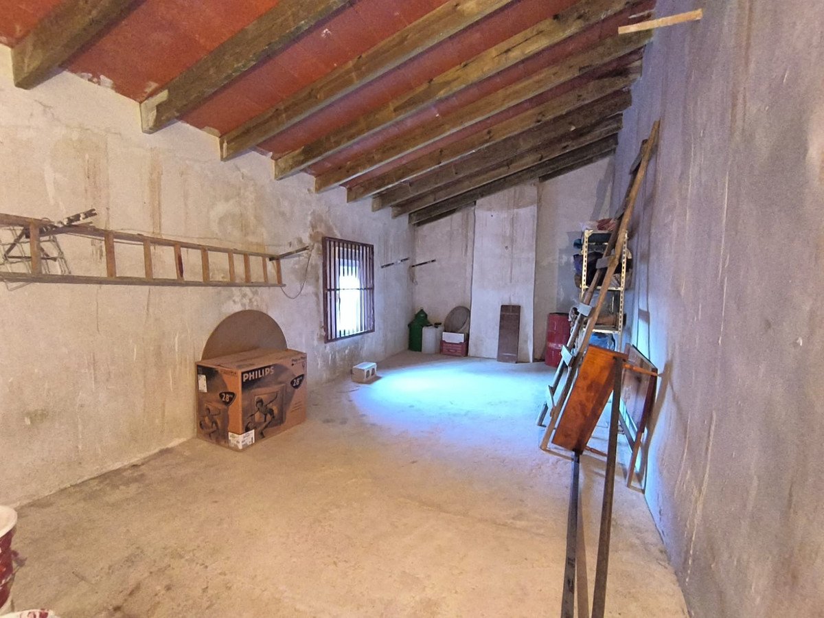 7 Bed Townhouse in Raspay