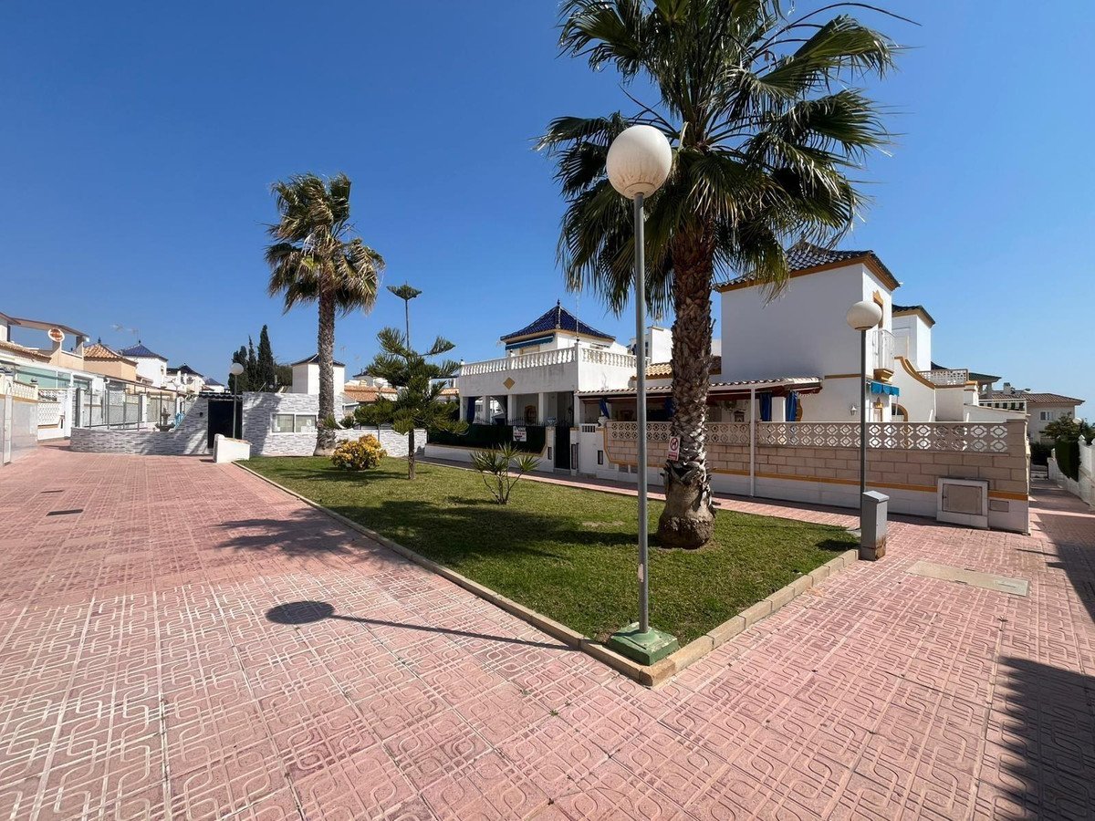 2 Bed Detached Villa in Los Altos