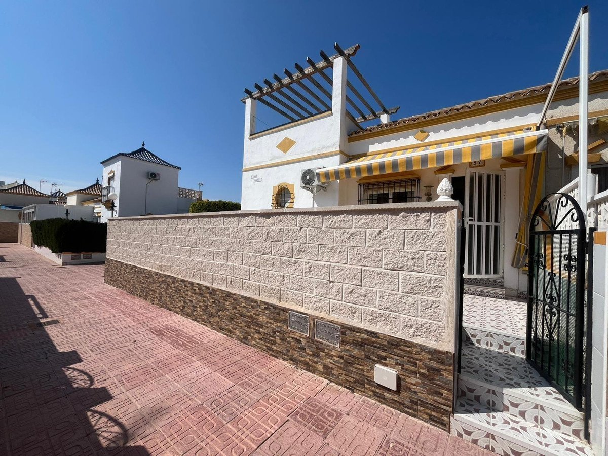 2 Bed Detached Villa in Los Altos