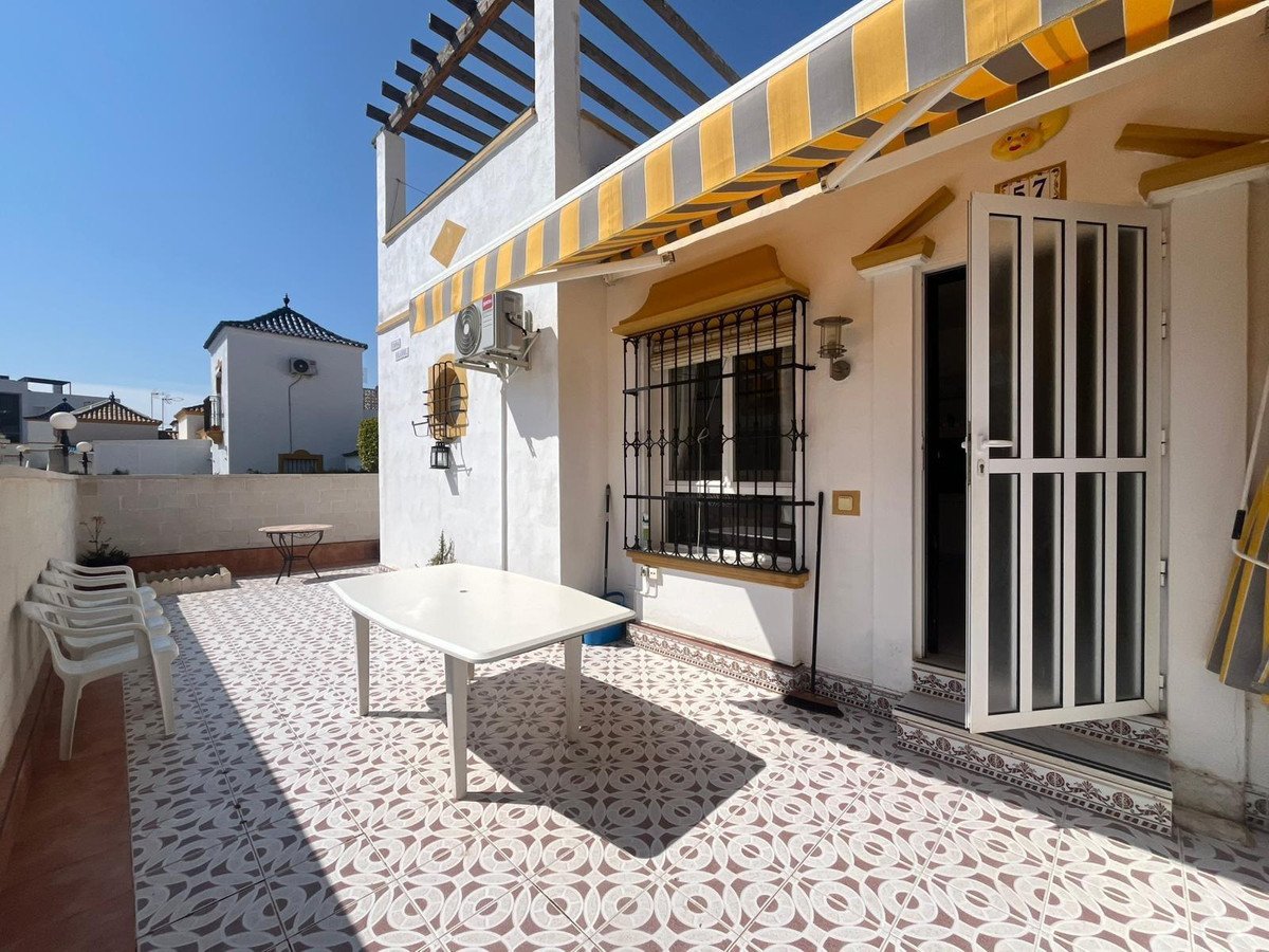 2 Bed Detached Villa in Los Altos
