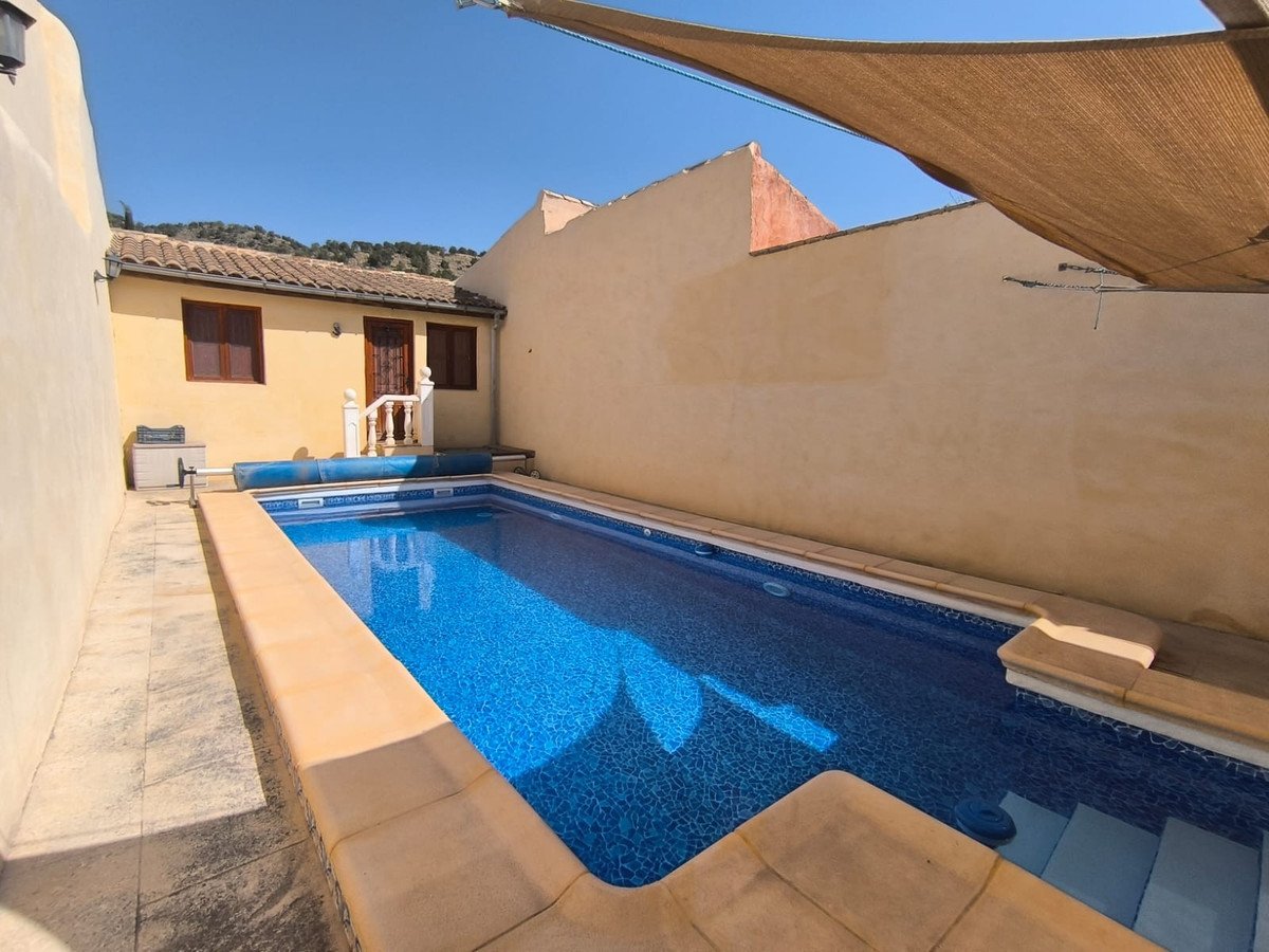 4 Bed Detached Villa in Chinorlet