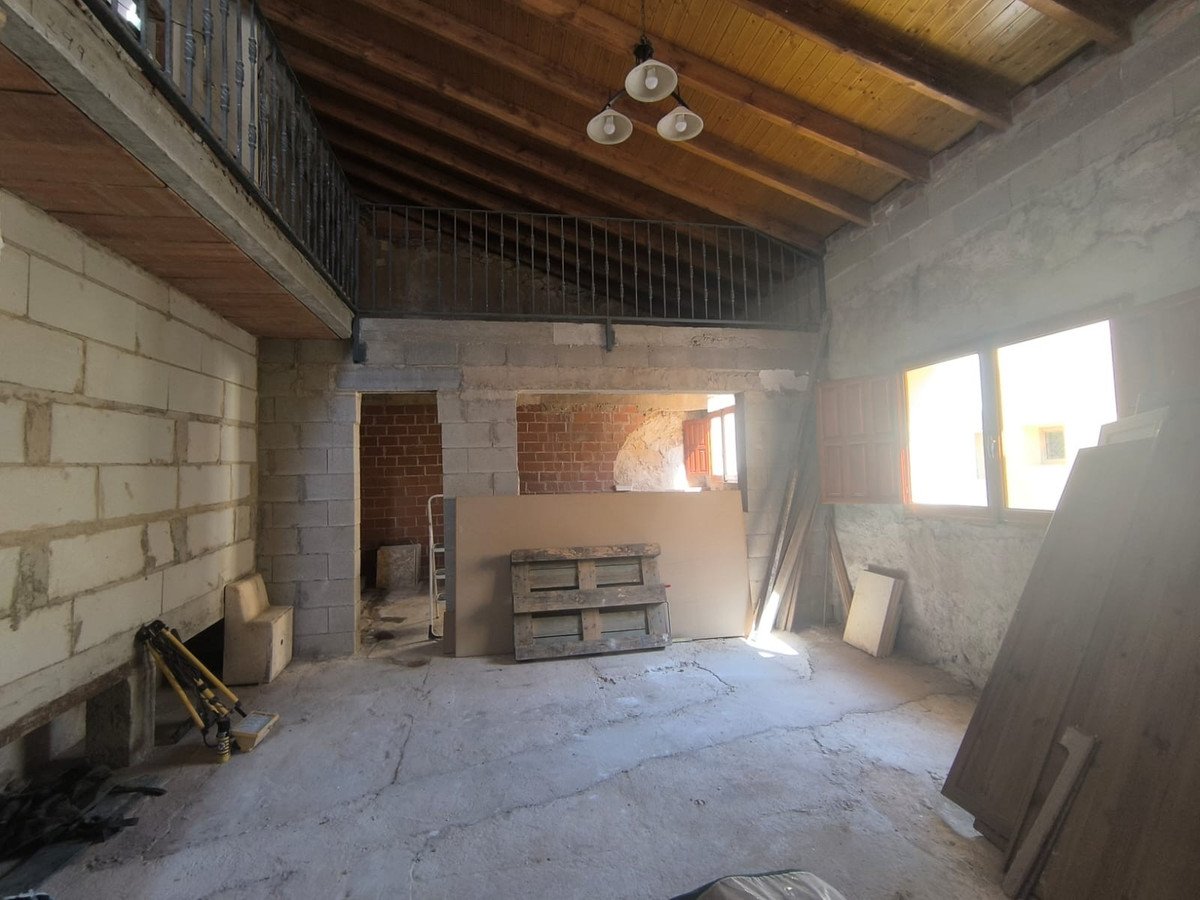 4 Bed Detached Villa in Chinorlet