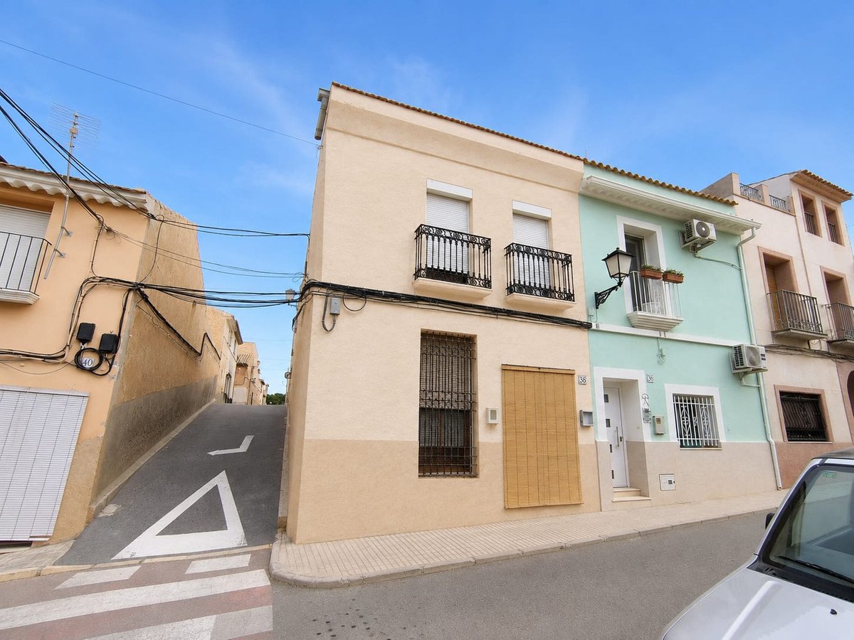 4 Bed Townhouse in Pinoso