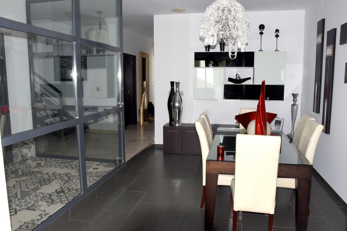 4 Bed Townhouse in Alameda