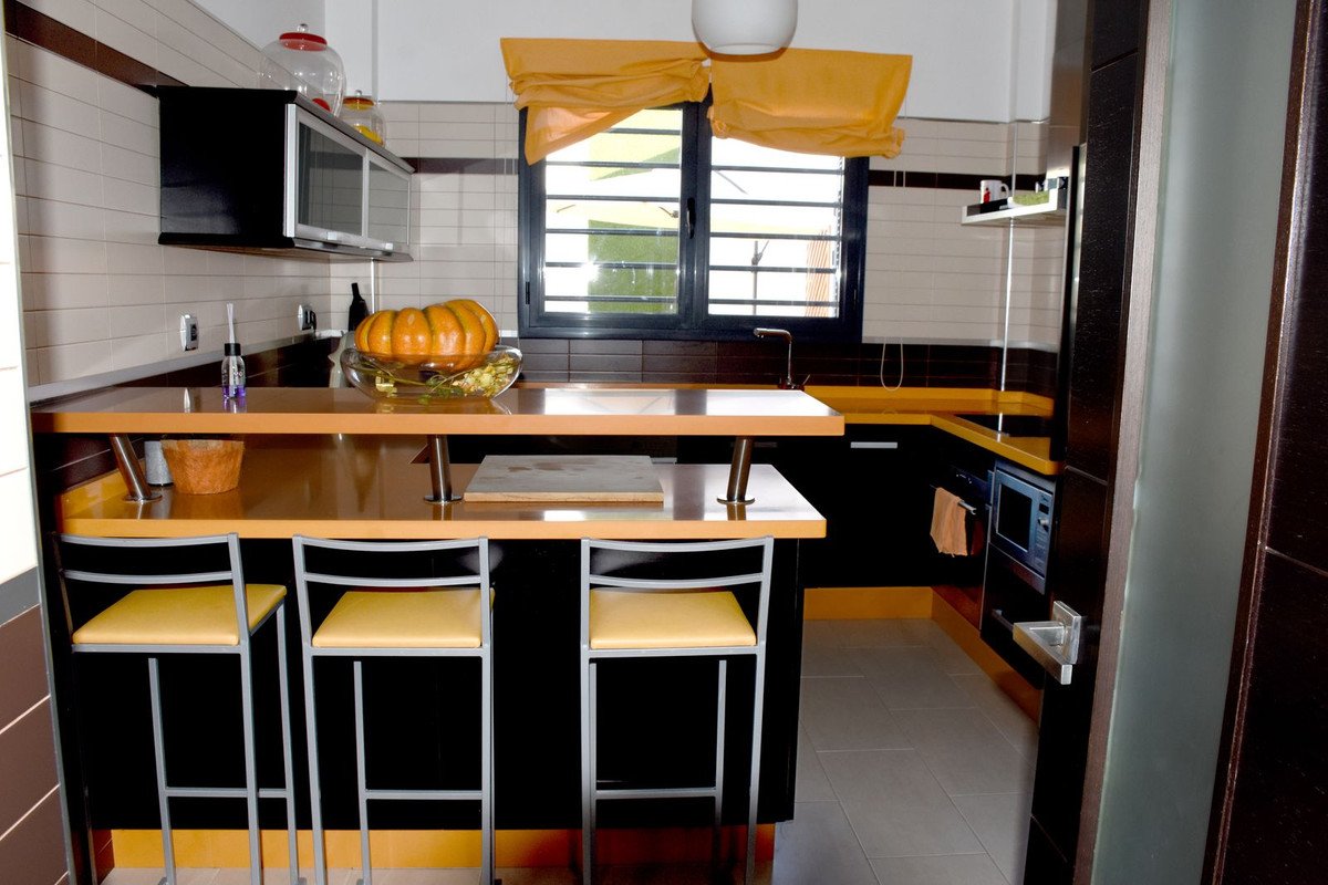 4 Bed Townhouse in Alameda