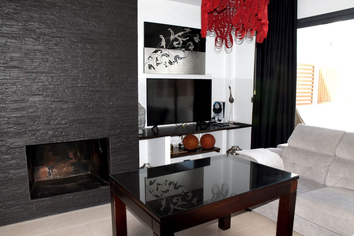 4 Bed Townhouse in Alameda