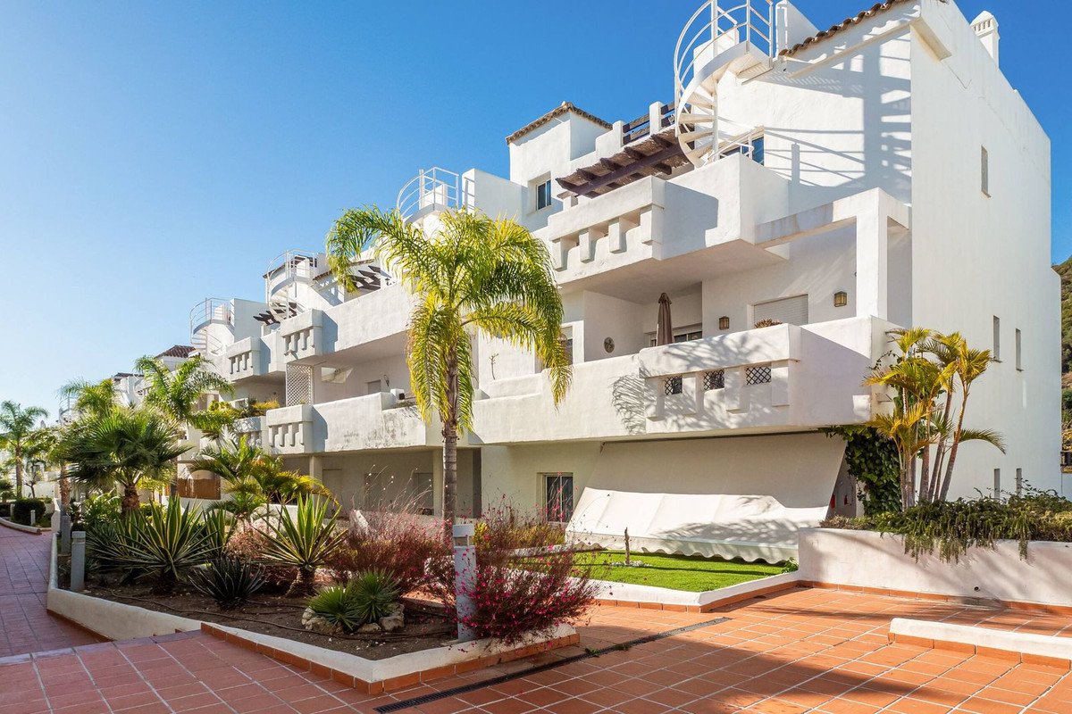 2 Bed Ground Floor Apartment in Estepona