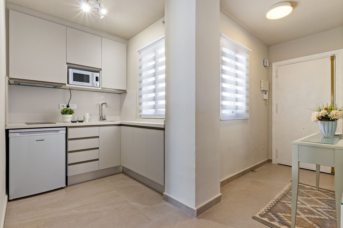1 Bed Middle Floor Apartment in Málaga Centro