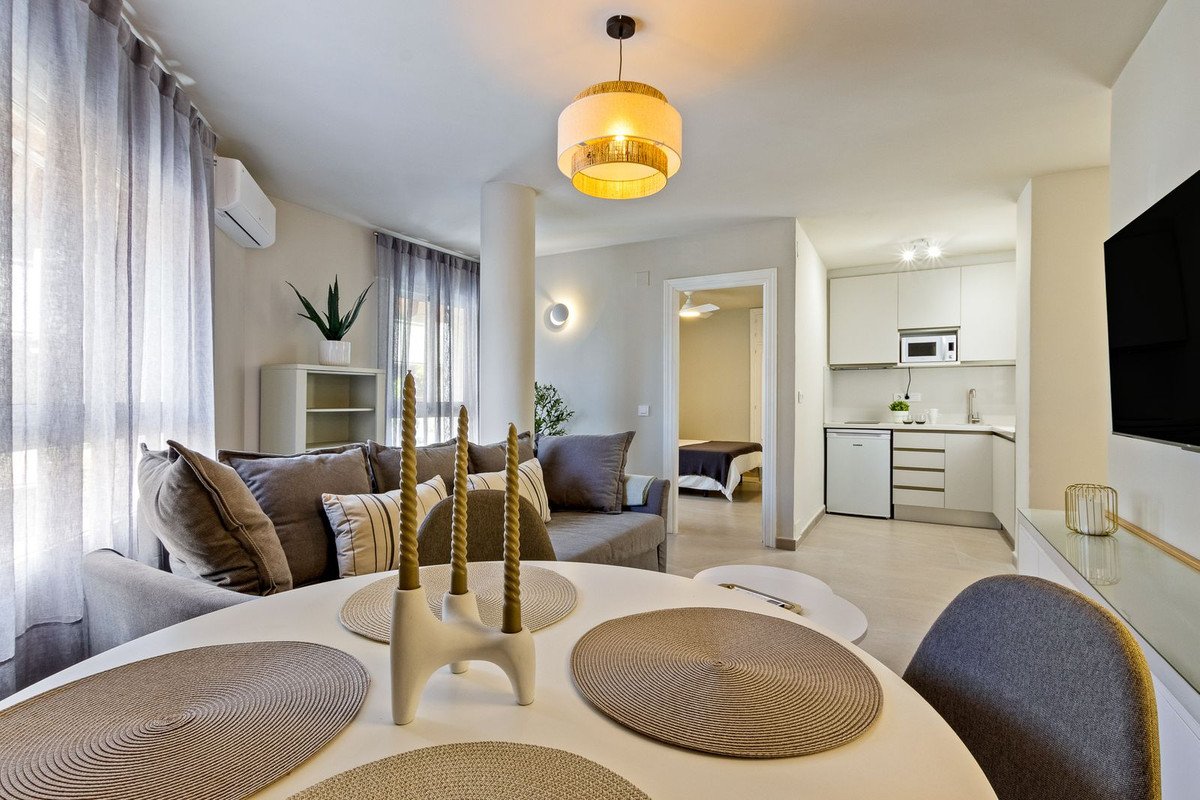 1 Bed Middle Floor Apartment in Málaga Centro