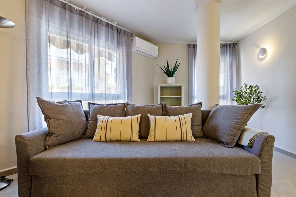1 Bed Middle Floor Apartment in Málaga Centro