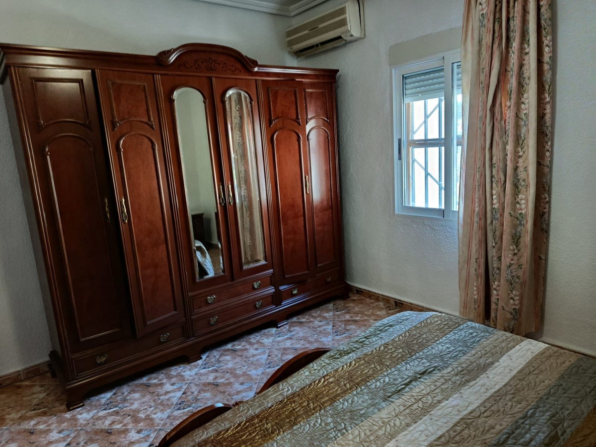 5 Bed Detached Villa in Elche
