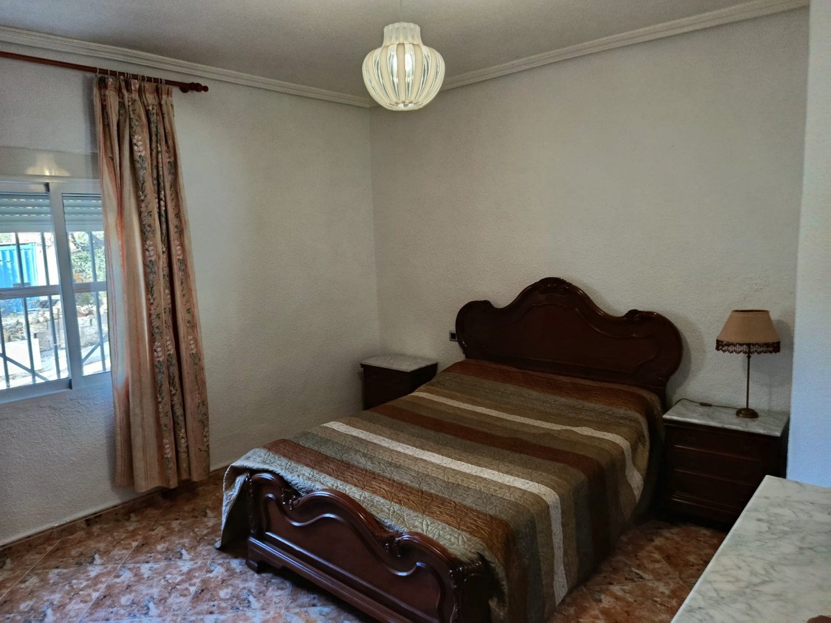 5 Bed Detached Villa in Elche