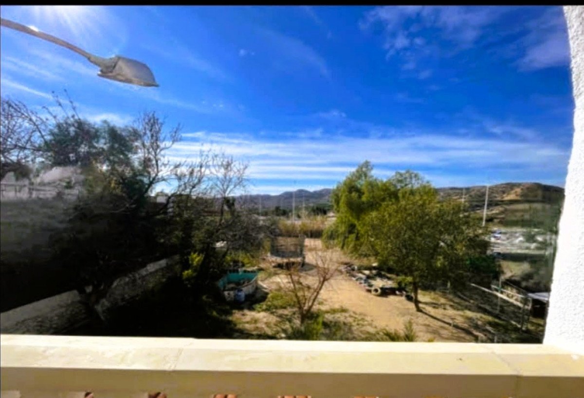 5 Bed Detached Villa in Elche