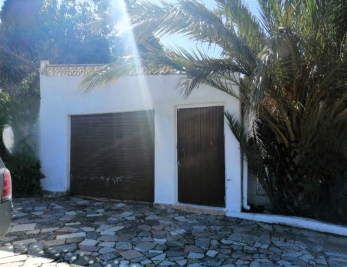5 Bed Detached Villa in Elche