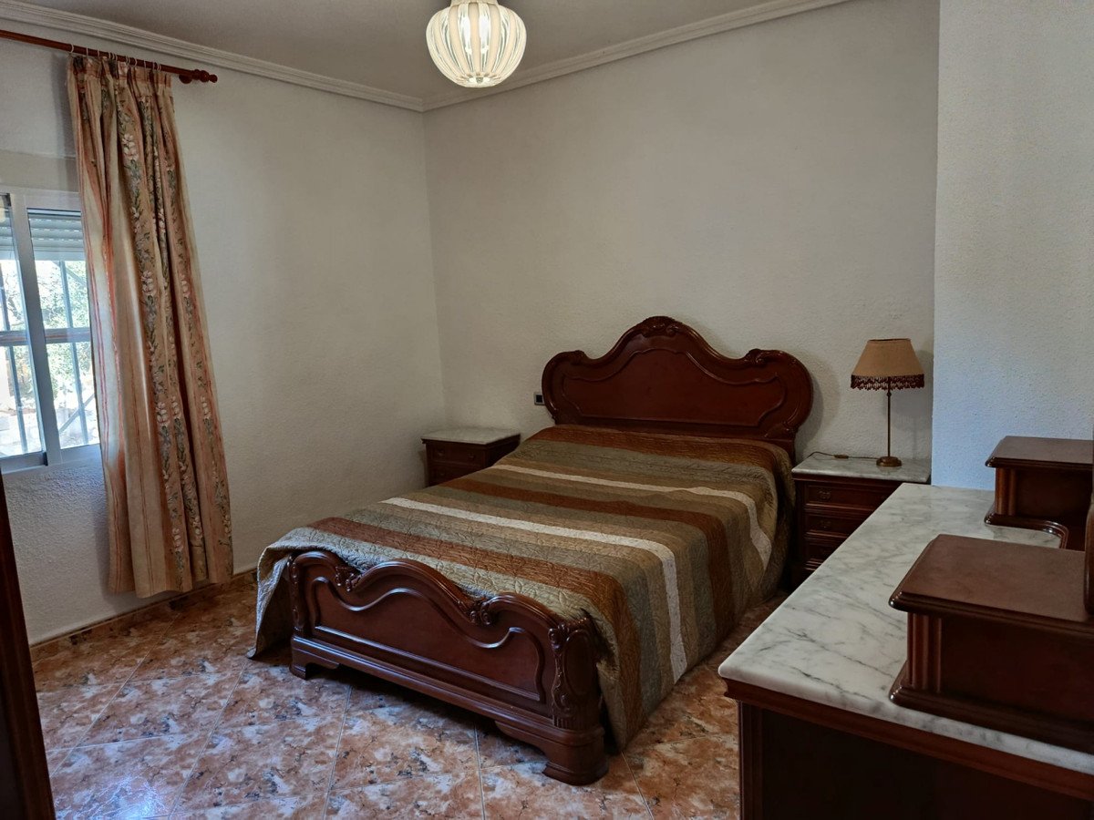 5 Bed Detached Villa in Elche