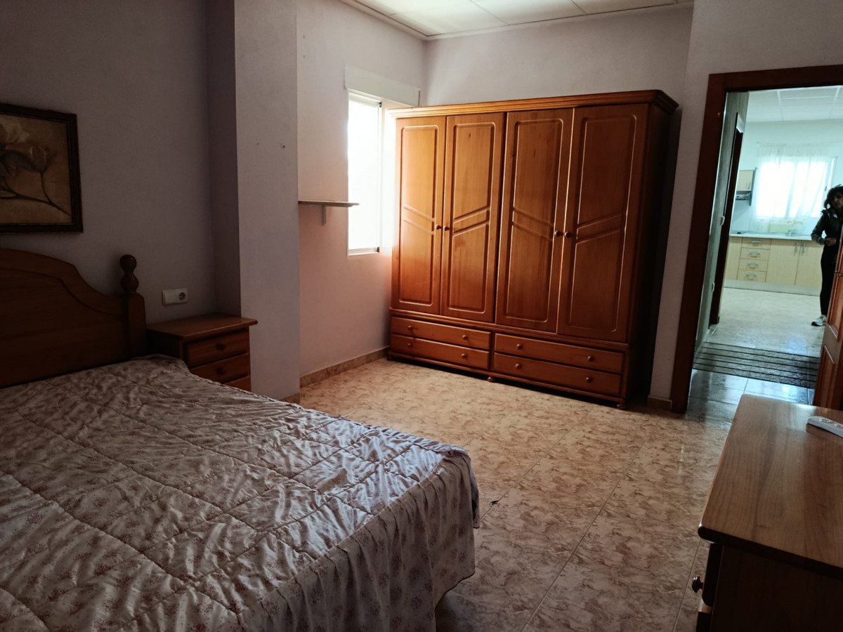 5 Bed Detached Villa in Elche