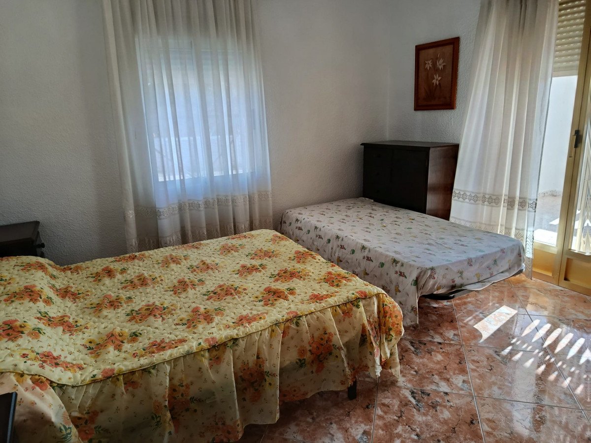 5 Bed Detached Villa in Elche