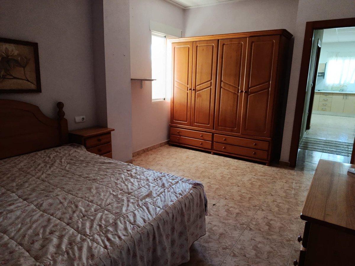 5 Bed Detached Villa in Elche