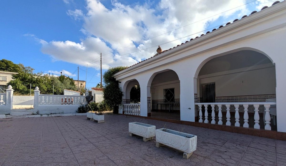 5 Bed Detached Villa in Elche