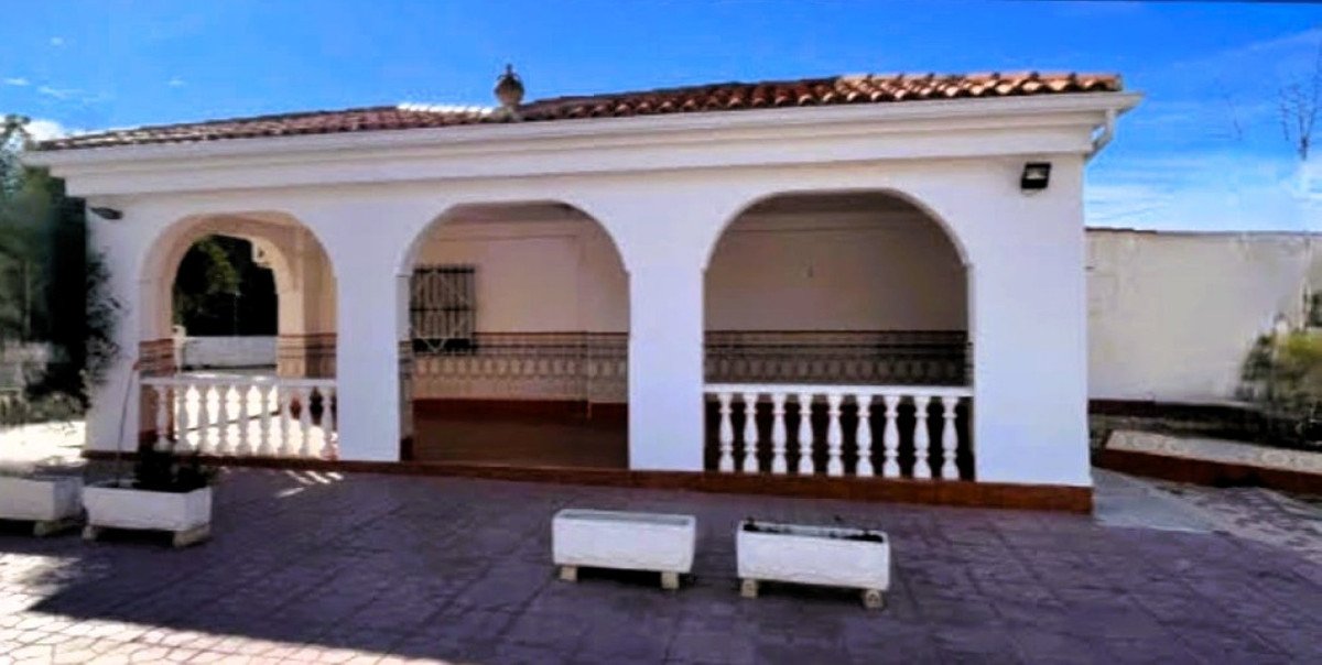 5 Bed Detached Villa in Elche