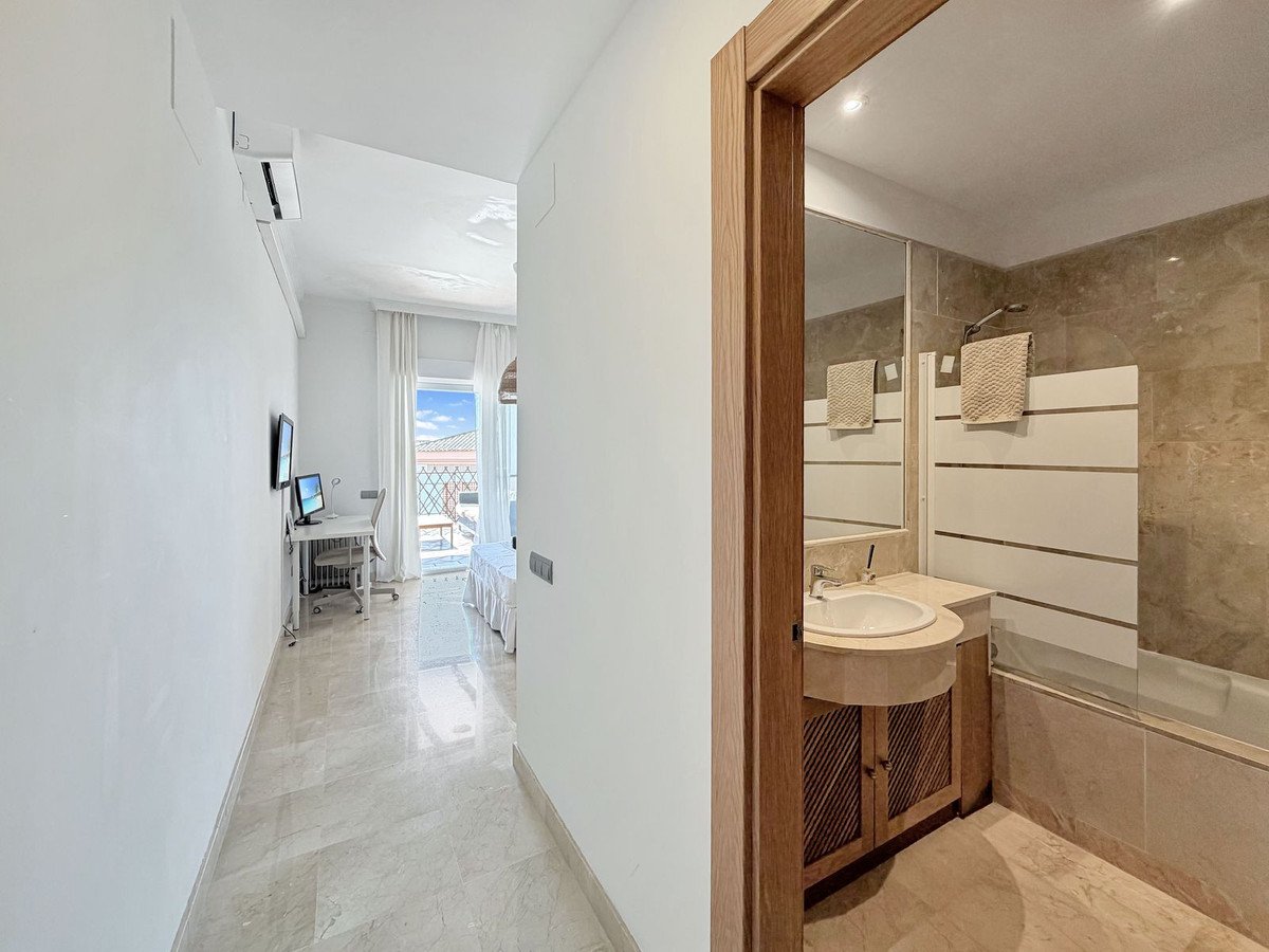 2 Bed Middle Floor Apartment in La Alcaidesa
