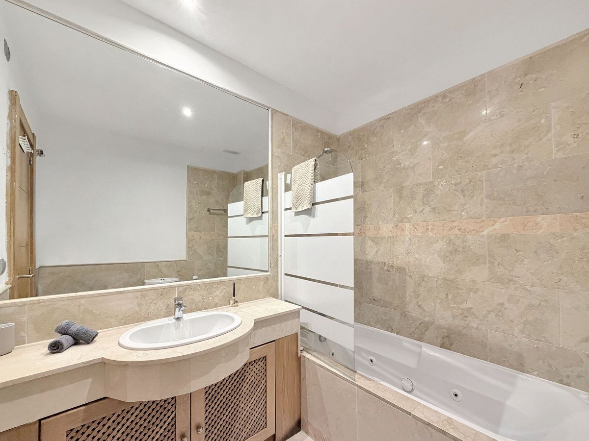 2 Bed Middle Floor Apartment in La Alcaidesa