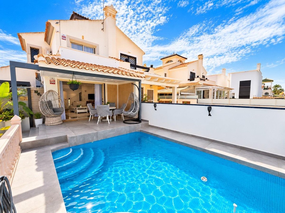 3 Bed Detached Villa in Mil Palmeras