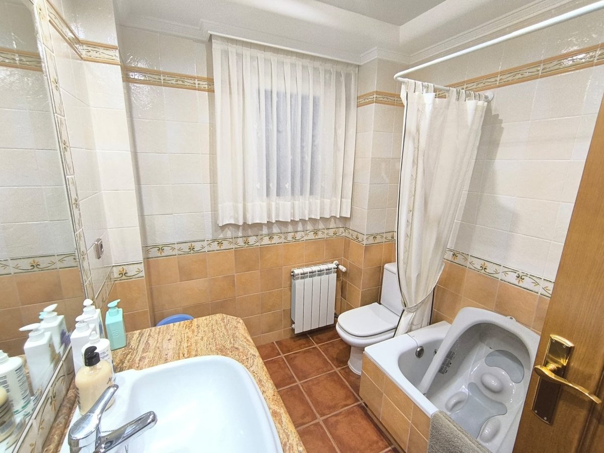 5 Bed Detached Villa in Yecla