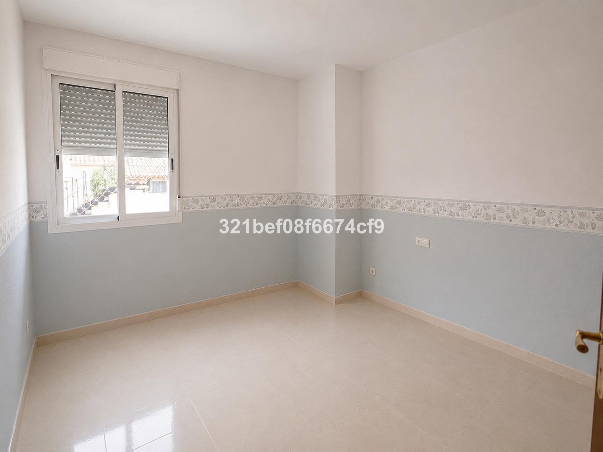 4 Bed Middle Floor Apartment in Teatinos
