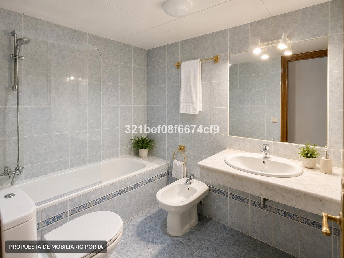 4 Bed Middle Floor Apartment in Teatinos