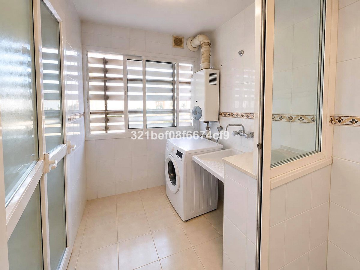 4 Bed Middle Floor Apartment in Teatinos