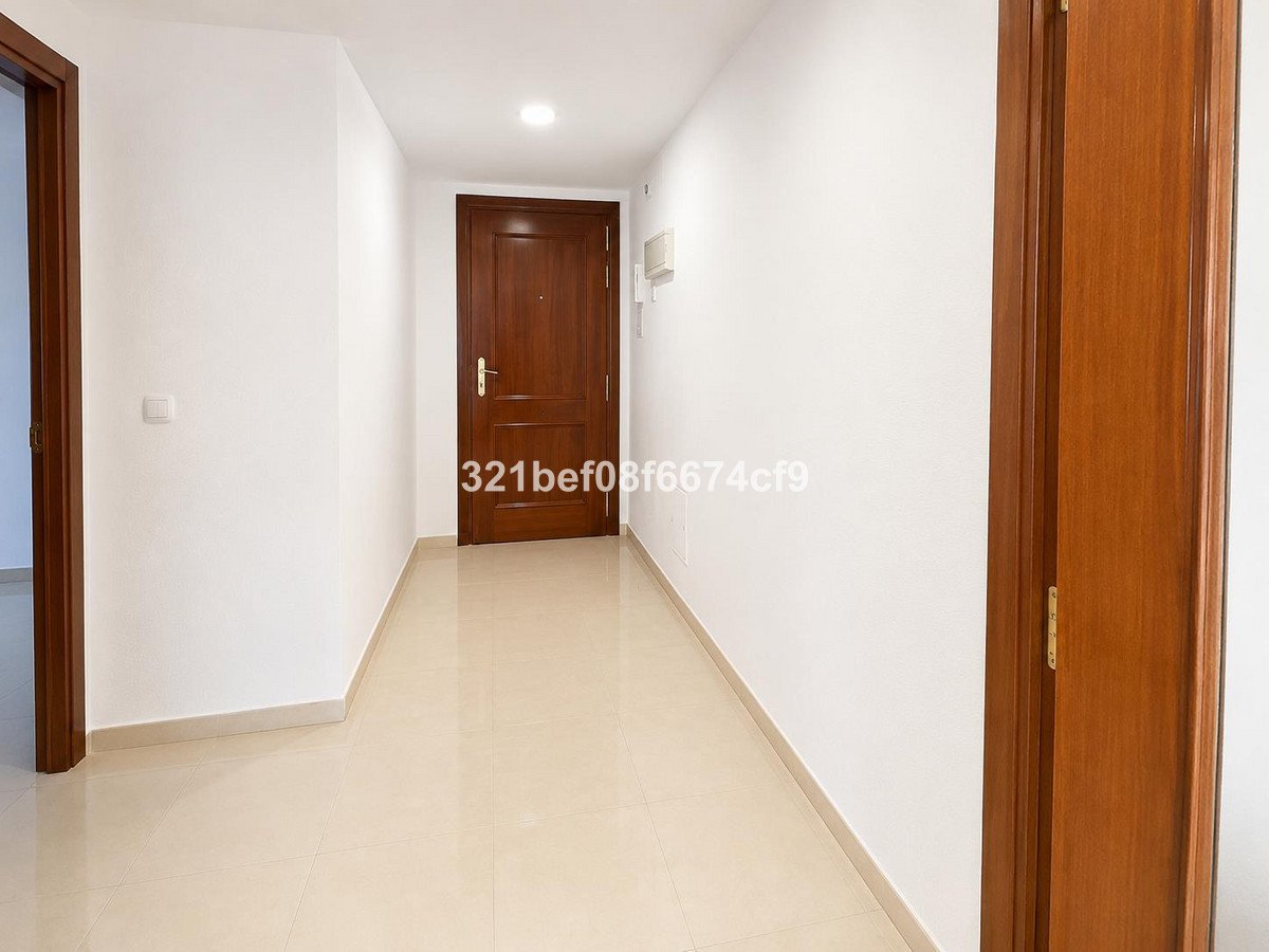 4 Bed Middle Floor Apartment in Teatinos