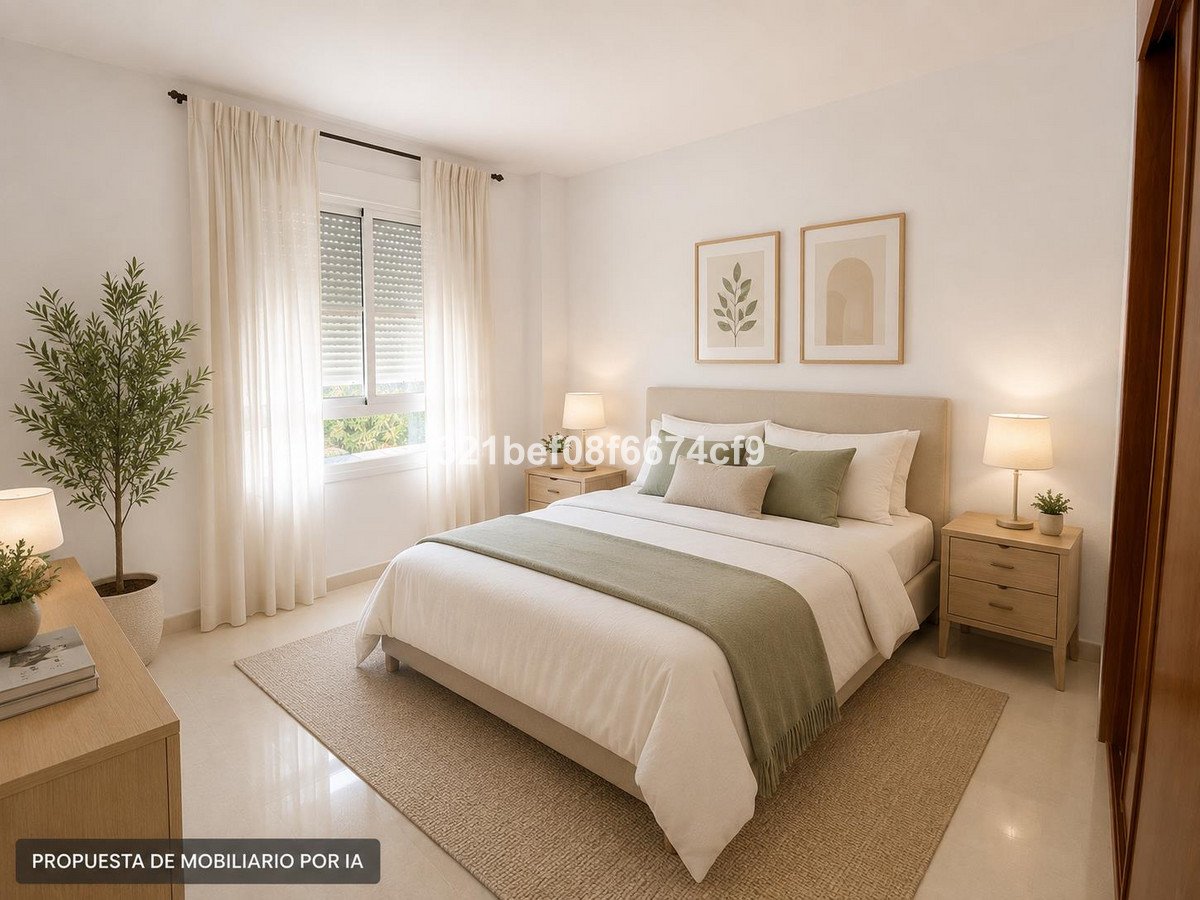 4 Bed Middle Floor Apartment in Teatinos