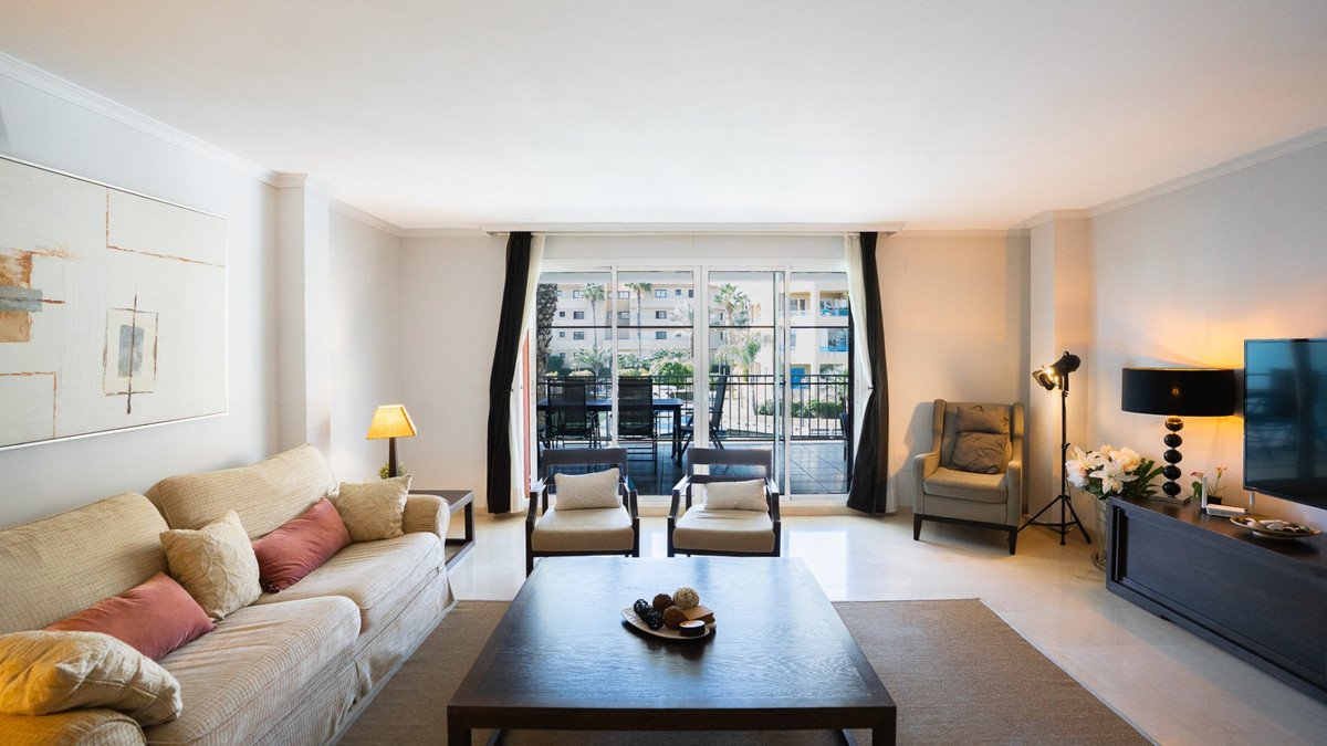 3 Bed Middle Floor Apartment in Sotogrande