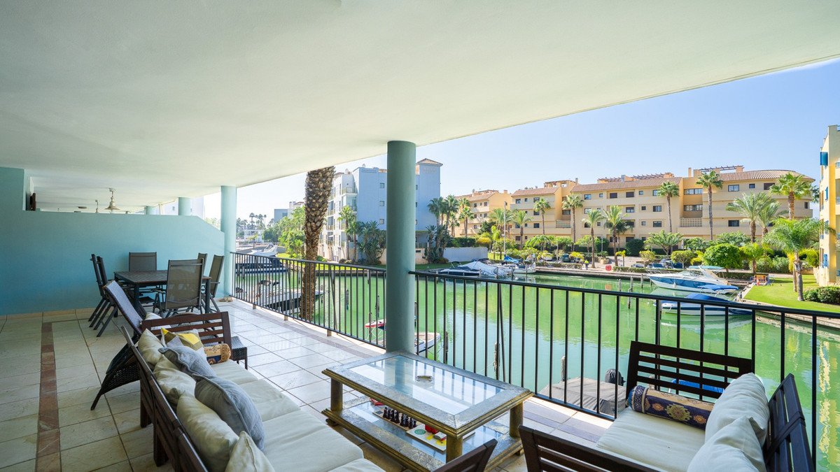 3 Bed Middle Floor Apartment in Sotogrande