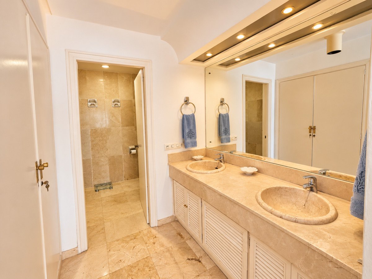 2 Bed Ground Floor Apartment in Guadalmina Baja