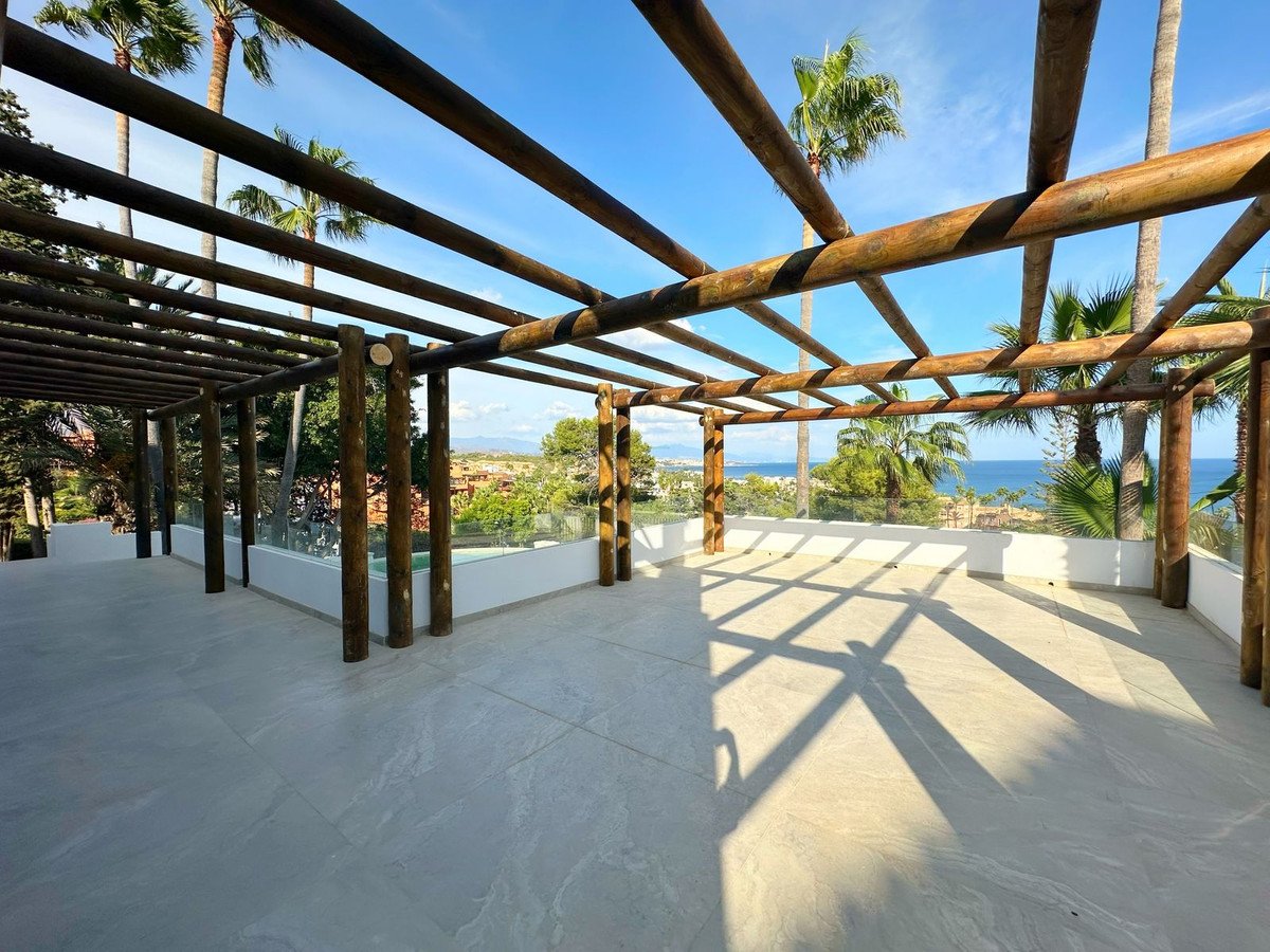 4 Bed Detached Villa in Estepona